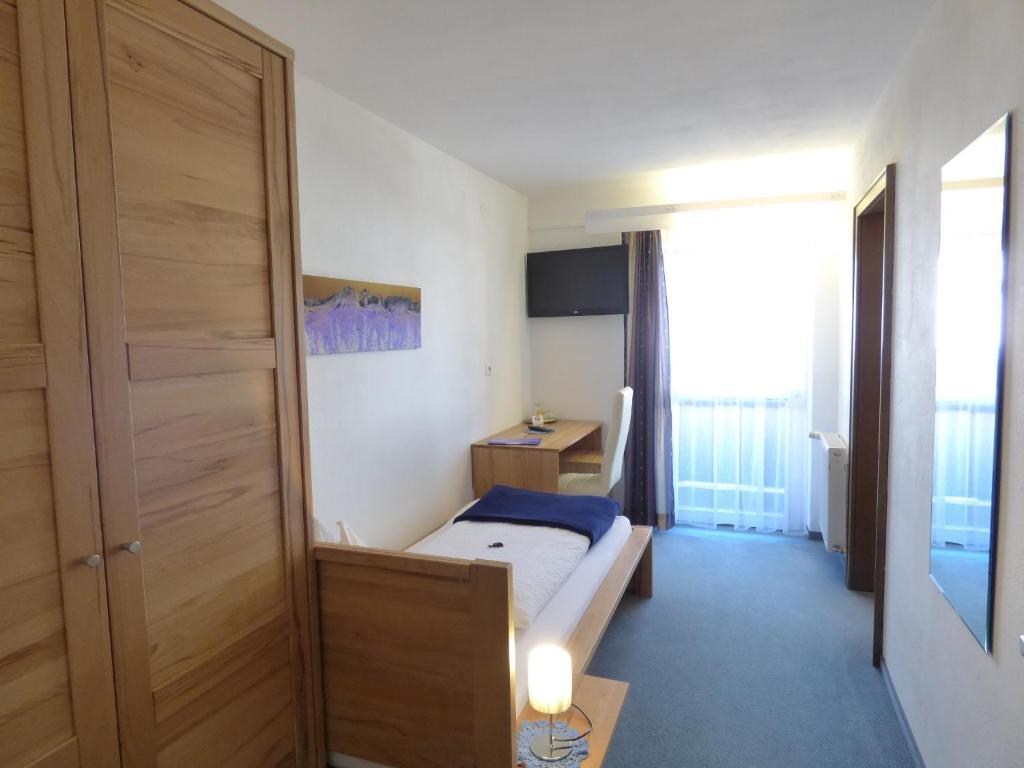 Panoramahotel St. Johann in Tirol Zimmer foto